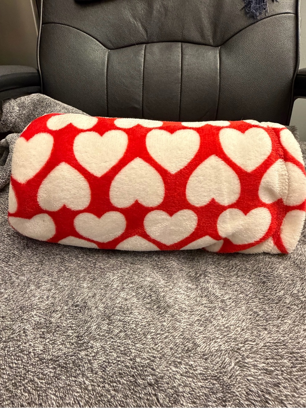 Red and White Heart Print Plush Blanket